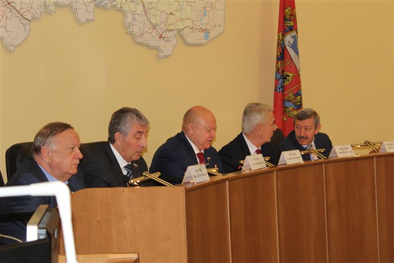 Генерал-майор Алияр Абдуллаев выступил на парламентских слушаниях в Оренбурге с докладом об инициативах в решении социально-экономических вопросов в Росгвардии