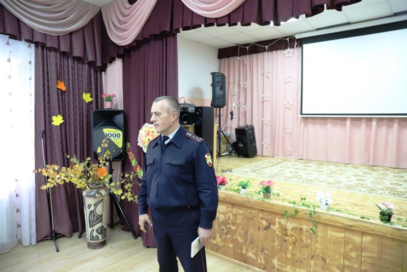 Росгвардейцы Югры навестили постояльцев дома-интерната для пожилых людей  