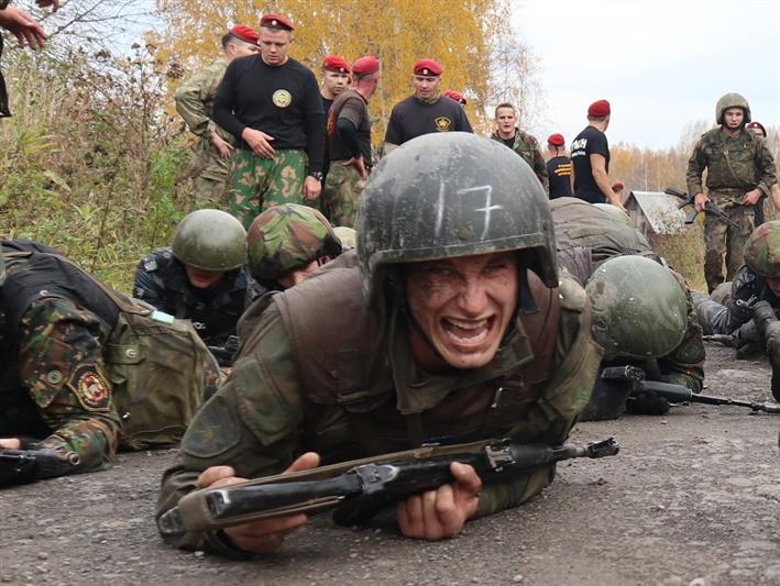 В Уральском округе Росгвардии прошли квалификационные испытания на право ношения крапового берета 
