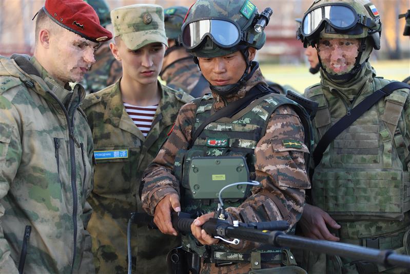 Курсанты Новосибирского военного института Росгвардии обеспечивают лингвистическое сопровождение российско-китайского учения «Сотрудничество-2019» (видео)