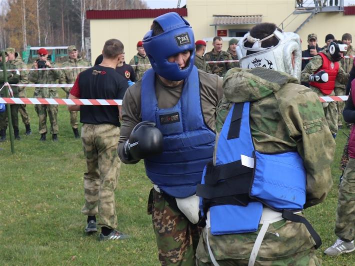 В Уральском округе Росгвардии прошли квалификационные испытания на право ношения крапового берета 