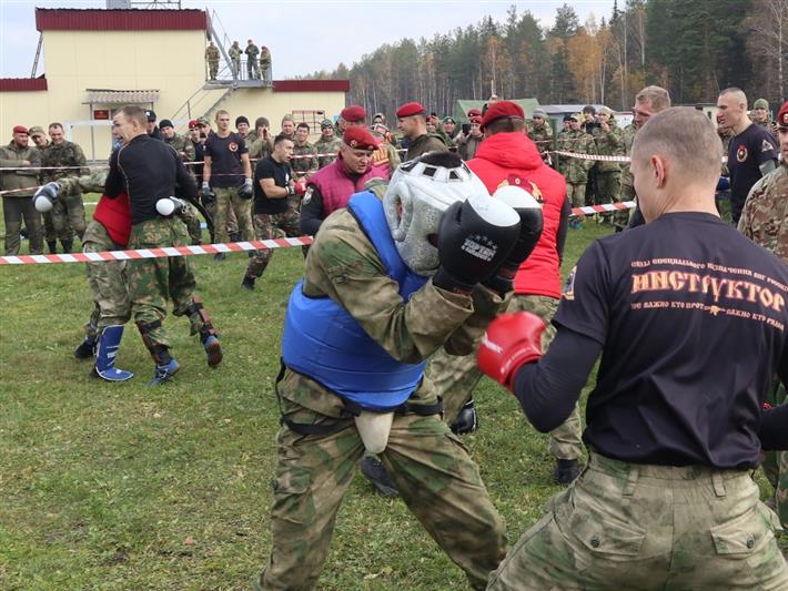 В Уральском округе Росгвардии прошли квалификационные испытания на право ношения крапового берета 
