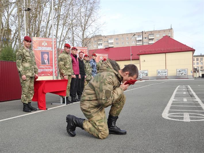 В Уральском округе Росгвардии прошли квалификационные испытания на право ношения крапового берета 