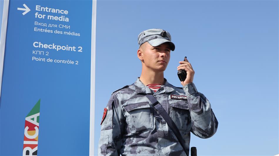 В Сочи сотрудники и военнослужащие Росгвардии обеспечили правопорядок в период Экономического форума и Саммита Россия – Африка (фото, видео)