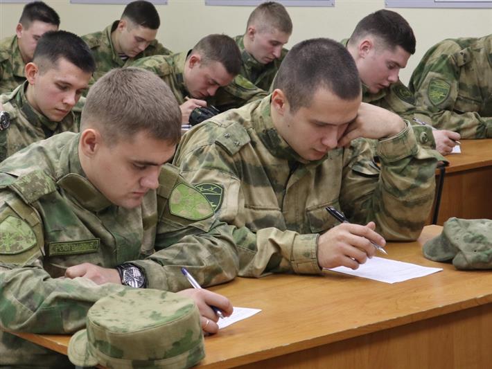 В Уральском округе Росгвардии состоялся сбор офицеров-выпускников военных вузов 2019 года 