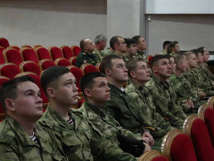 В Уральском округе Росгвардии состоялся сбор офицеров-выпускников военных вузов 2019 года 