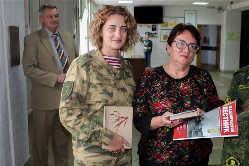 В Ставрополе росгвардейцы приняли участие в акции «Книга-кадету» 