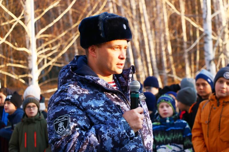 В Свердловской области росгвардейцы провели мастер-класс для воспитанников детского центра 