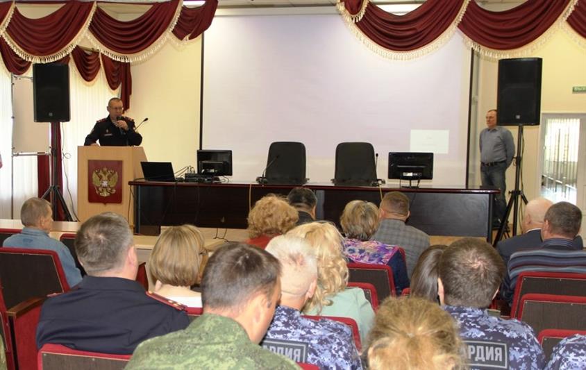 В рамках ведомственной акции «Согреем заботой сердца» в Тюмени росгвардейцы чествуют ветеранов службы 