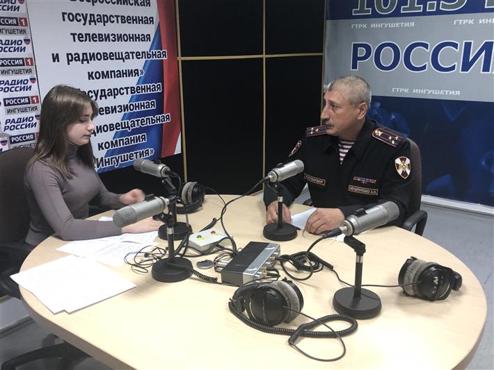 «В эфире Росгвардия»: радиослушателям Ингушетии рассказали о республиканском отряде быстрого реагирования 