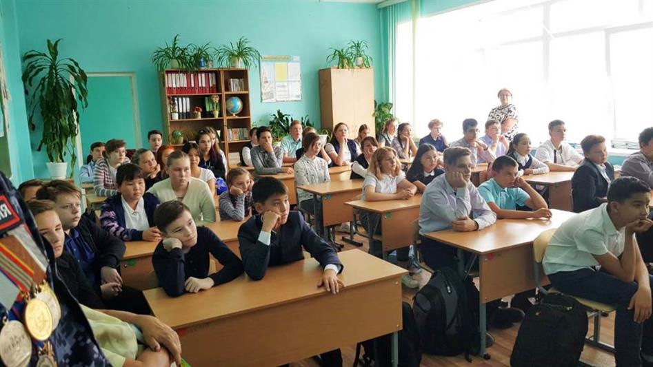 Сотрудники вневедомственной охраны Росгвардии рассказали ямальским школьникам о своей службе в условиях Арктики