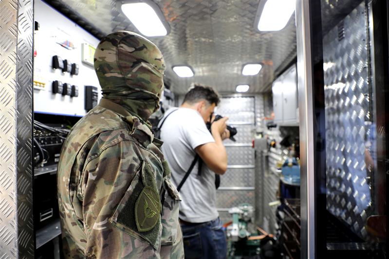 Бойцы ОМОН «Беркут» в преддверии своего профессионального праздника показали журналистам уникальные образцы вооружения и техники