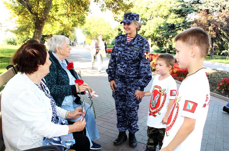 Росгвардейцы Севастополя поддержали ведомственную акцию по случаю Дня пожилых людей