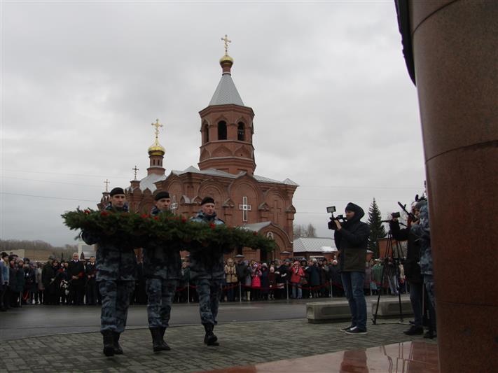 Росгвардейцы приняли участие в мероприятиях в честь 100-летия со дня рождения М.Т. Калашникова на его малой родине