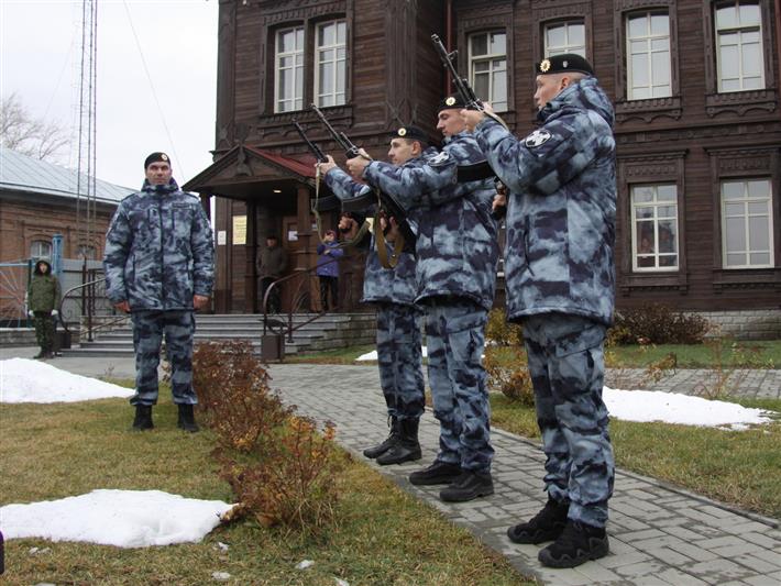 Росгвардейцы приняли участие в мероприятиях в честь 100-летия со дня рождения М.Т. Калашникова на его малой родине