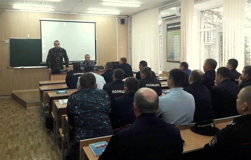 Взрывотехники волгоградского ОМОН поделились профессиональным опытом с полицейскими