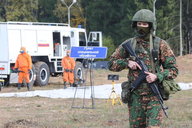 Авиаторы Росгвардии и спасатели МЧС провели совместные учения (видео)