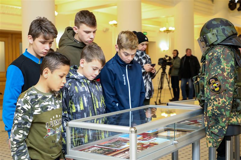 Участники Всероссийского проекта «Дети-герои» посетили дивизию имени Ф.Э. Дзержинского и познакомились с кадетами Росгвардии (фото, видео)