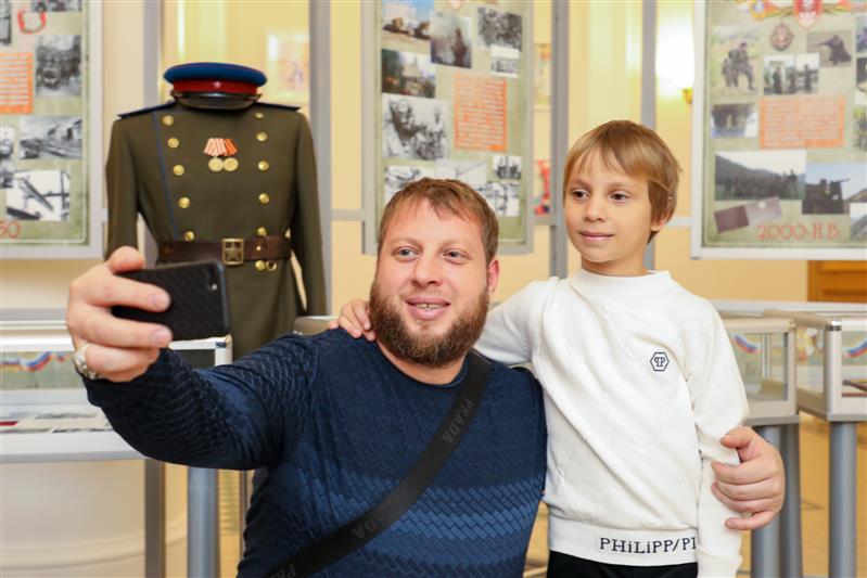 Участники Всероссийского проекта «Дети-герои» посетили дивизию имени Ф.Э. Дзержинского и познакомились с кадетами Росгвардии (фото, видео)