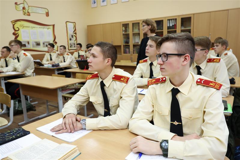 Участники Всероссийского проекта «Дети-герои» посетили дивизию имени Ф.Э. Дзержинского и познакомились с кадетами Росгвардии (фото, видео)