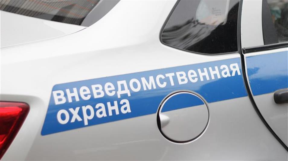 Столичные росгвардейцы оказали помощь мужчине, ранившему себя ножом