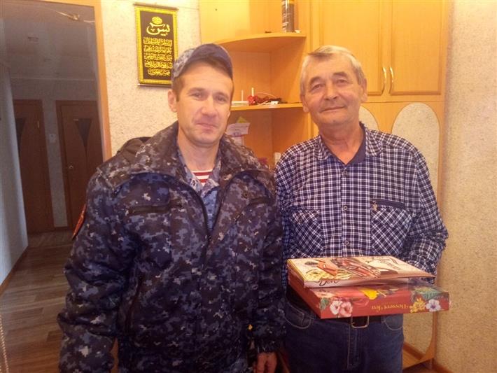 В городах Урала проходит акция Росгвардии «Заботой согреем сердца» 