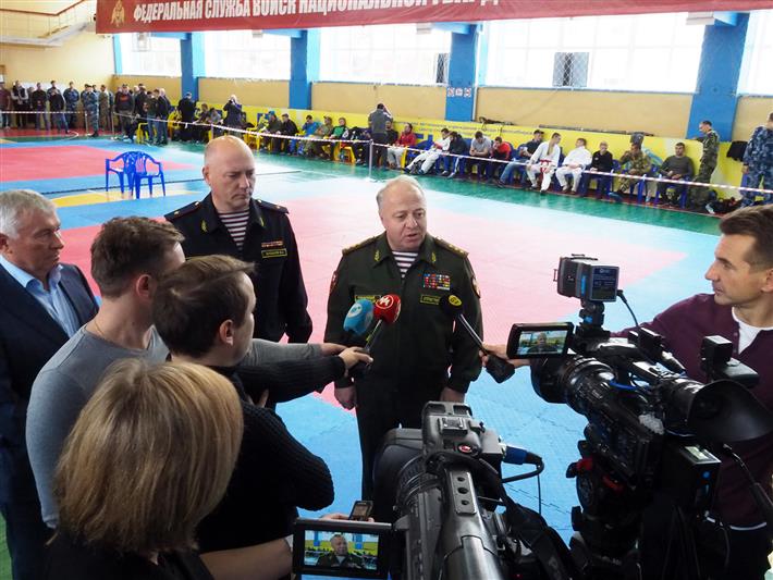 В Новосибирске торжественно открыли чемпионат территориального органа по рукопашному бою на Кубок памяти командира СОБР, погибшего при исполнении служебного долга