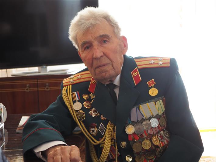 В рамках ведомственной акции белгородские росгвардейцы встретились с ветераном Великой Отечественной войны 