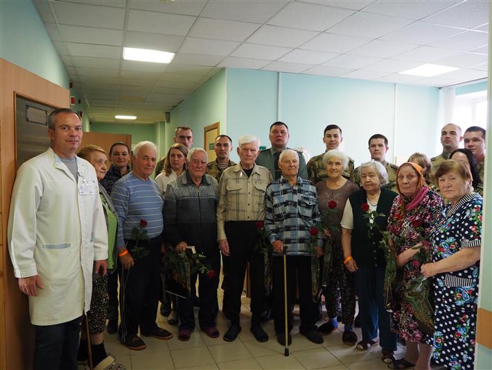 В День пожилого человека  в городах  Центрального федерального округа  проходит акция Росгвардии  «Заботой согреем сердца» 