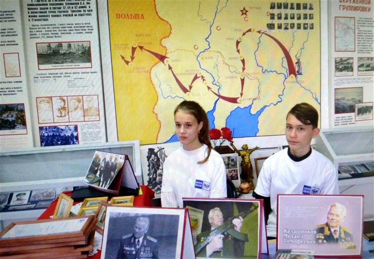 Росгвардейцы провели для волгоградских школьников Урок мужества, посвященный 100-летию со дня рождения конструктора-оружейника Михаила Калашникова