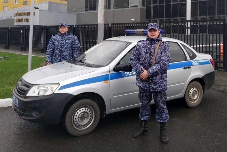 В Перми сотрудники Росгвардии спасли пожилую женщину на пожаре