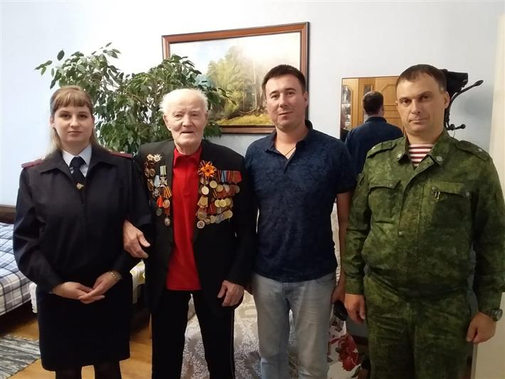 В городах Урала проходит акция Росгвардии «Заботой согреем сердца» 
