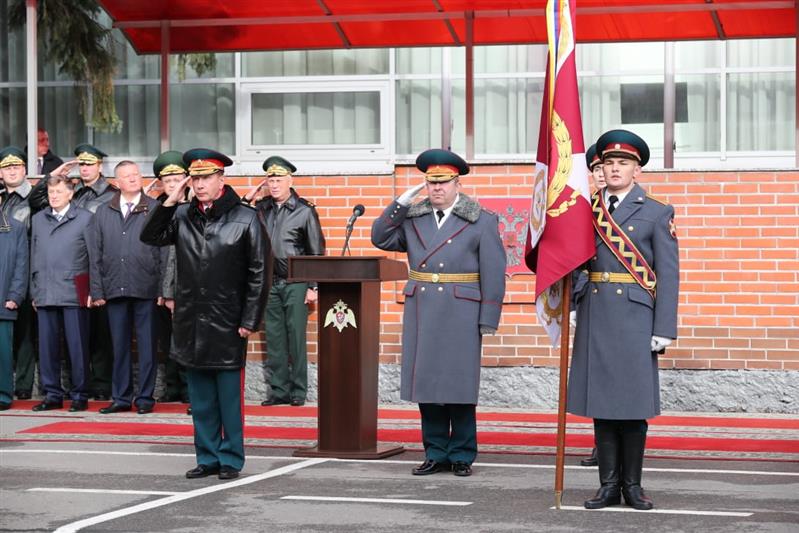 Генерал армии Виктор Золотов вручил орден Жукова Санкт-Петербургскому военному институту Росгвардии
