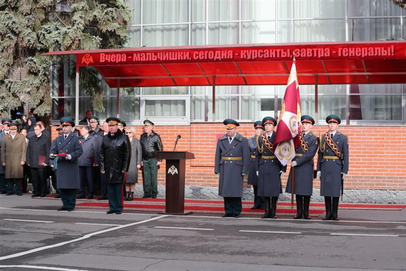 Генерал армии Виктор Золотов вручил орден Жукова Санкт-Петербургскому военному институту Росгвардии