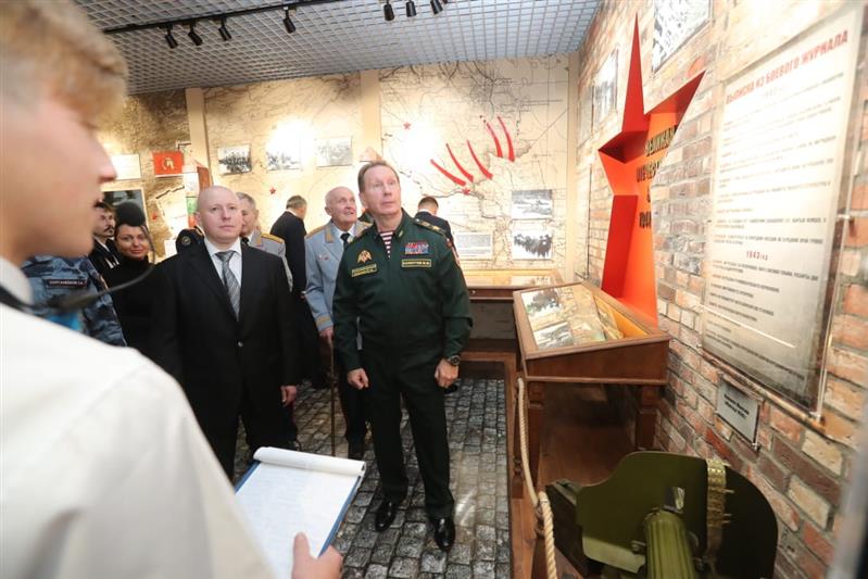 Генерал армии Виктор Золотов в бригаде Росгвардии в Ленинградской области открыл спортивный комплекс и встретился с родственниками военнослужащих и сотрудников, погибших при исполнении воинского долга
