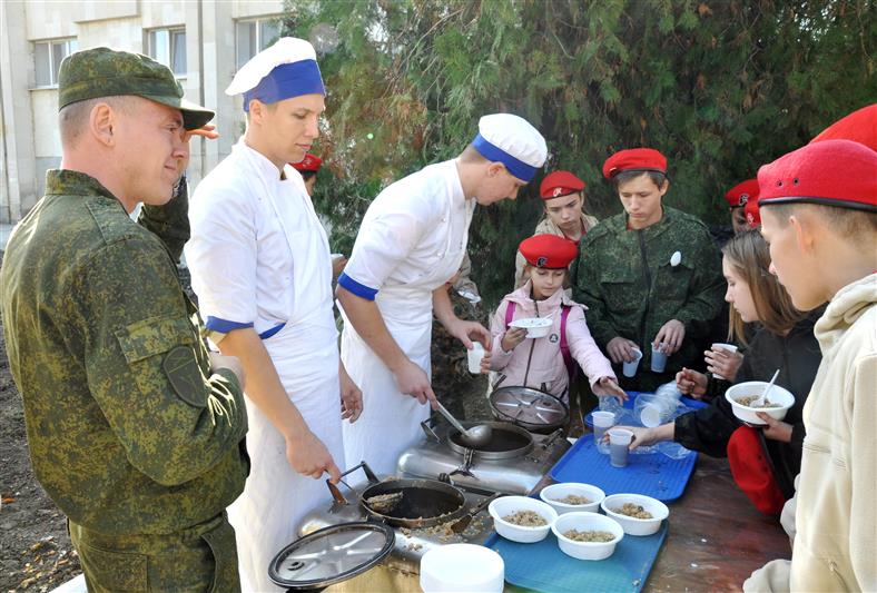 В Ростовской области росгвардейцы приняли участие в церемонии посвящения в юнармейцы школьников - дончан (фото, видео)