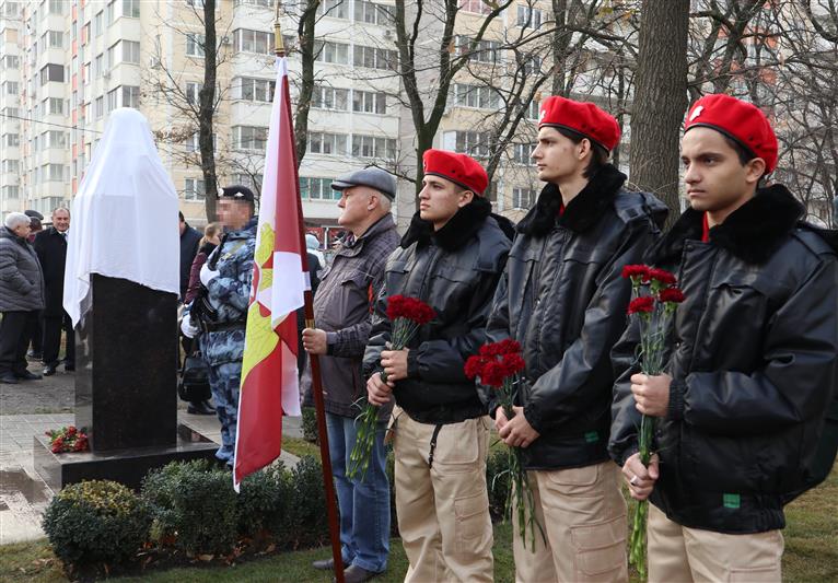 В Краснодаре открыли бюст героически погибшего воина правопорядка Александра Аверкиева