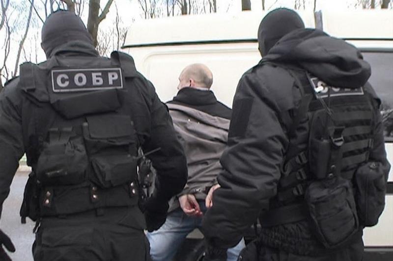Петербургский СОБР обеспечил проведение оперативных мероприятий по задержанию предполагаемых мошенников