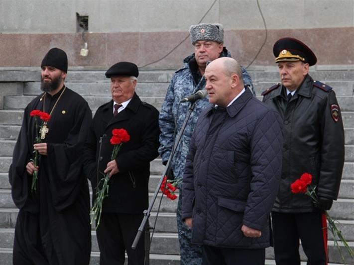 В Алтайском крае росгвардейцы почтили память сотрудников органов внутренних дел, погибших при выполнении служебных обязанностей