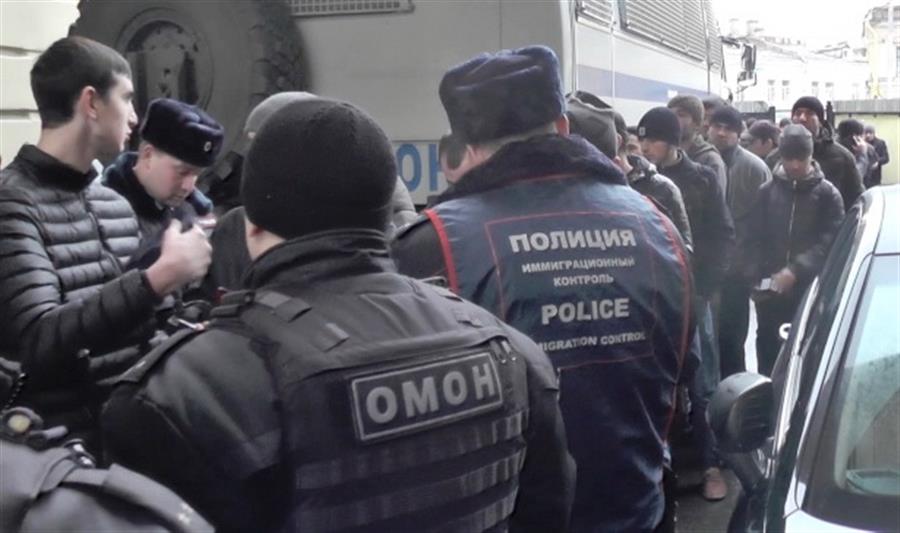 В Санкт-Петербурге сотрудники ОМОН обеспечили проведение масштабного профилактического рейда