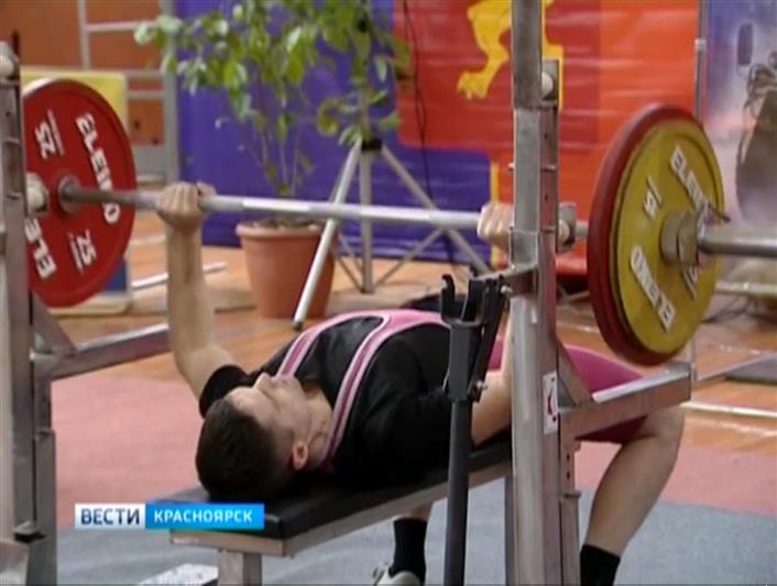 Команда ОМОН на транспорте стала сильнейшей на чемпионате по пауэрлифтингу среди силовиков в Красноярске