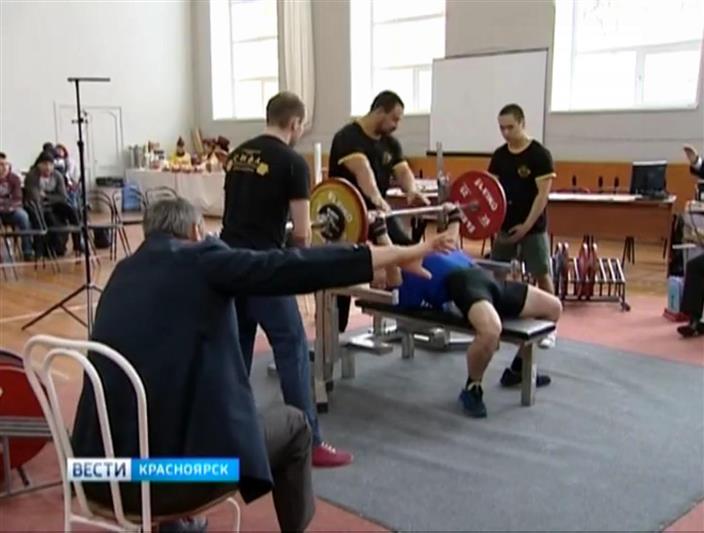 Команда ОМОН на транспорте стала сильнейшей на чемпионате по пауэрлифтингу среди силовиков в Красноярске