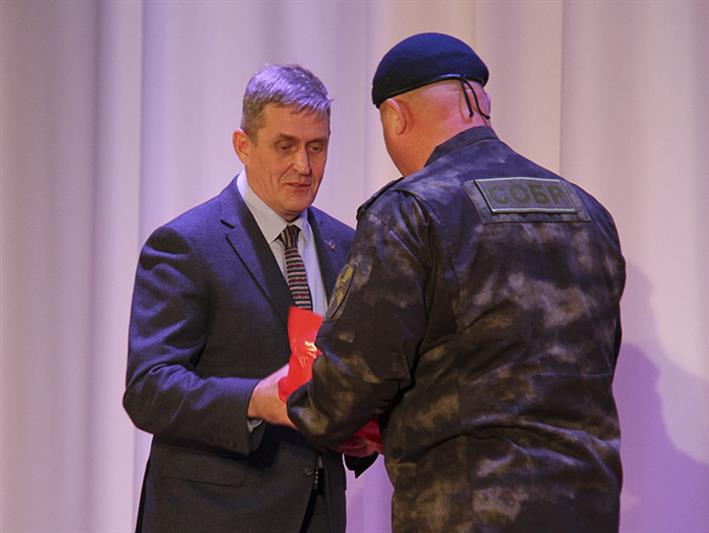 В Кузбассе прошла презентация романа об участии кемеровского СОБР в боевых действиях на Северном Кавказе