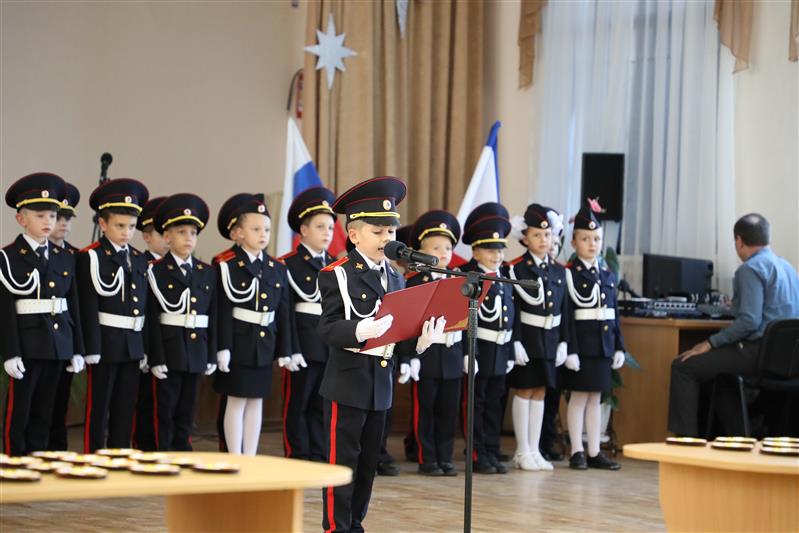 В Крыму прошло торжественное посвящение школьников в кадеты Росгвардии (видео)