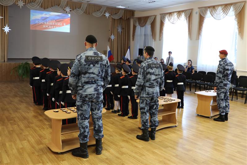 В Крыму прошло торжественное посвящение школьников в кадеты Росгвардии (видео)