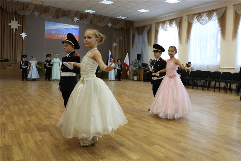 В Крыму прошло торжественное посвящение школьников в кадеты Росгвардии (видео)