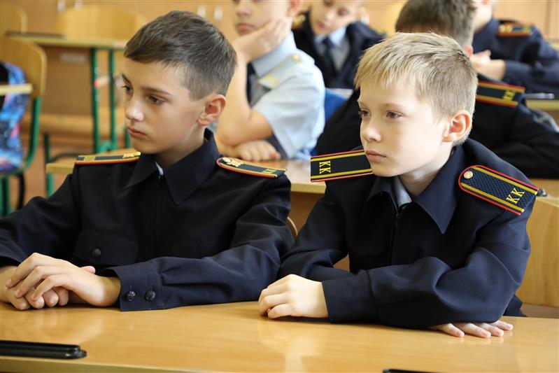 Крымские росгвардейцы провели для подшефных кадетов урок правовой грамотности 