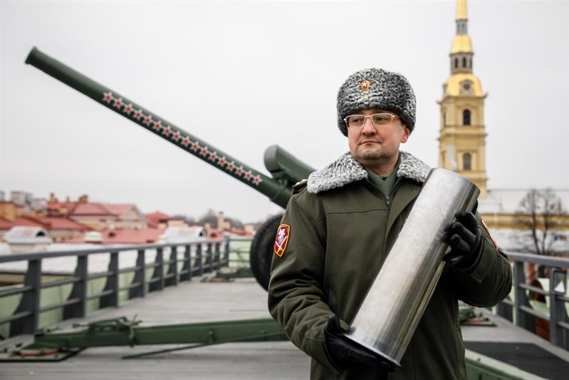 Полуденный выстрел пушки Петропавловской крепости – в честь 250-летия со дня рождения Евграфа Комаровского (видео)
