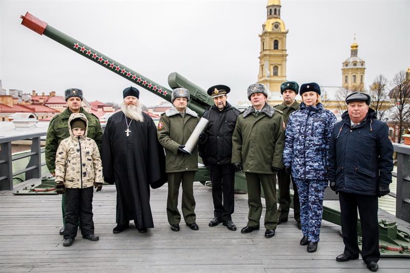 Полуденный выстрел пушки Петропавловской крепости – в честь 250-летия со дня рождения Евграфа Комаровского (видео)