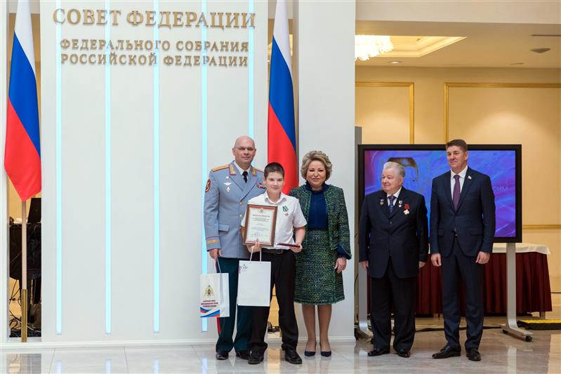 Руководитель оренбургского областного управления Росгвардии встретился с юным земляком-участником всероссийского проекта «Дети-герои»